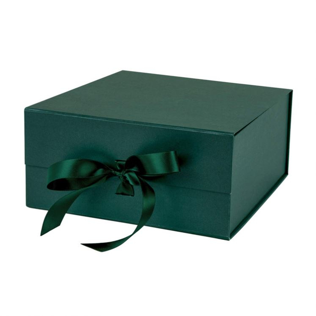 Luxury Magnet Flap Sweater Clothing Paper Box Magnetic Paper Packaging Gift Box with Silk Ribbon